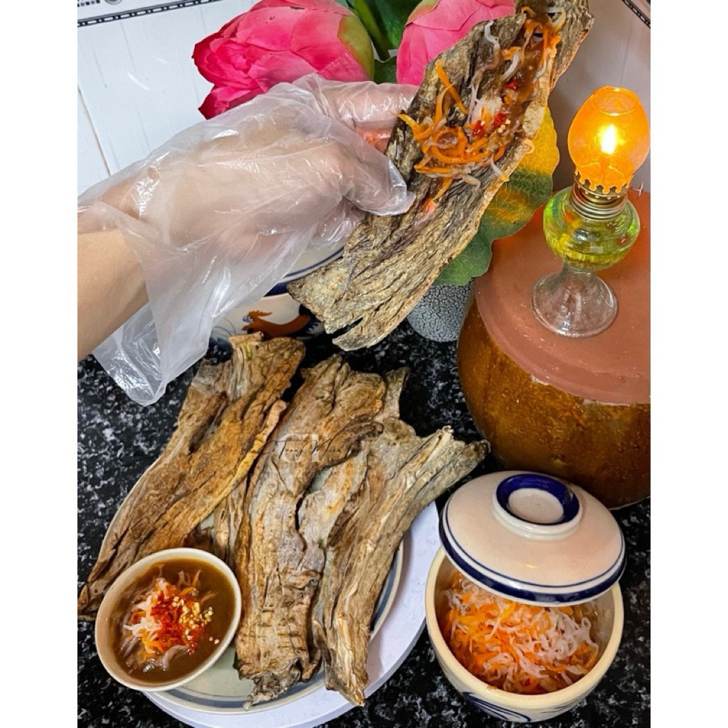 Khô Cá Đuối Đen Cô Trang Miền Tây Đặc Sản Năm Căn -Cà Mau ( 500gram)