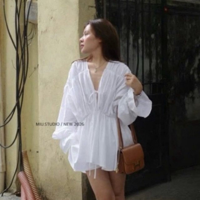 Set áo babydoll tay bồng cổ V thiết kế dây rút thắt nơ from rộng kèm quần short đồng bộ mặc đi chơi , cafe , dạo phố