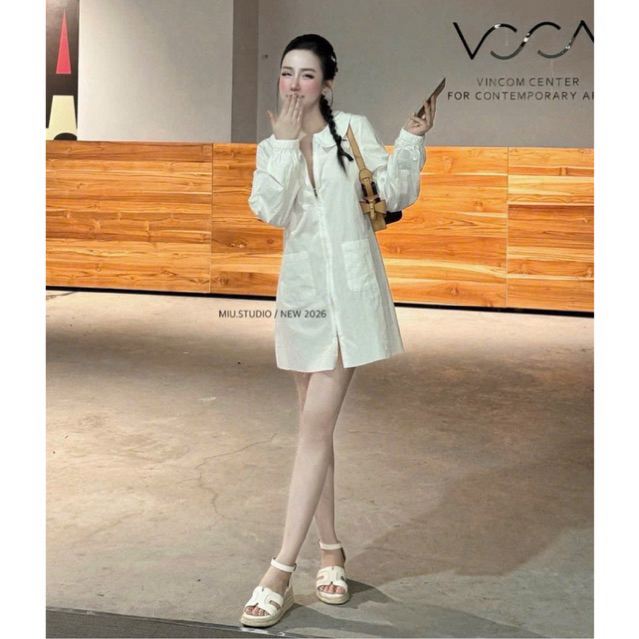 Đầm sơmi trắng phối khoá kéo dáng xoè nhẹ vibe trẻ trung năng động, Váy xuông cổ sen tay bồng basic chuẩn gu Hàn Quốc