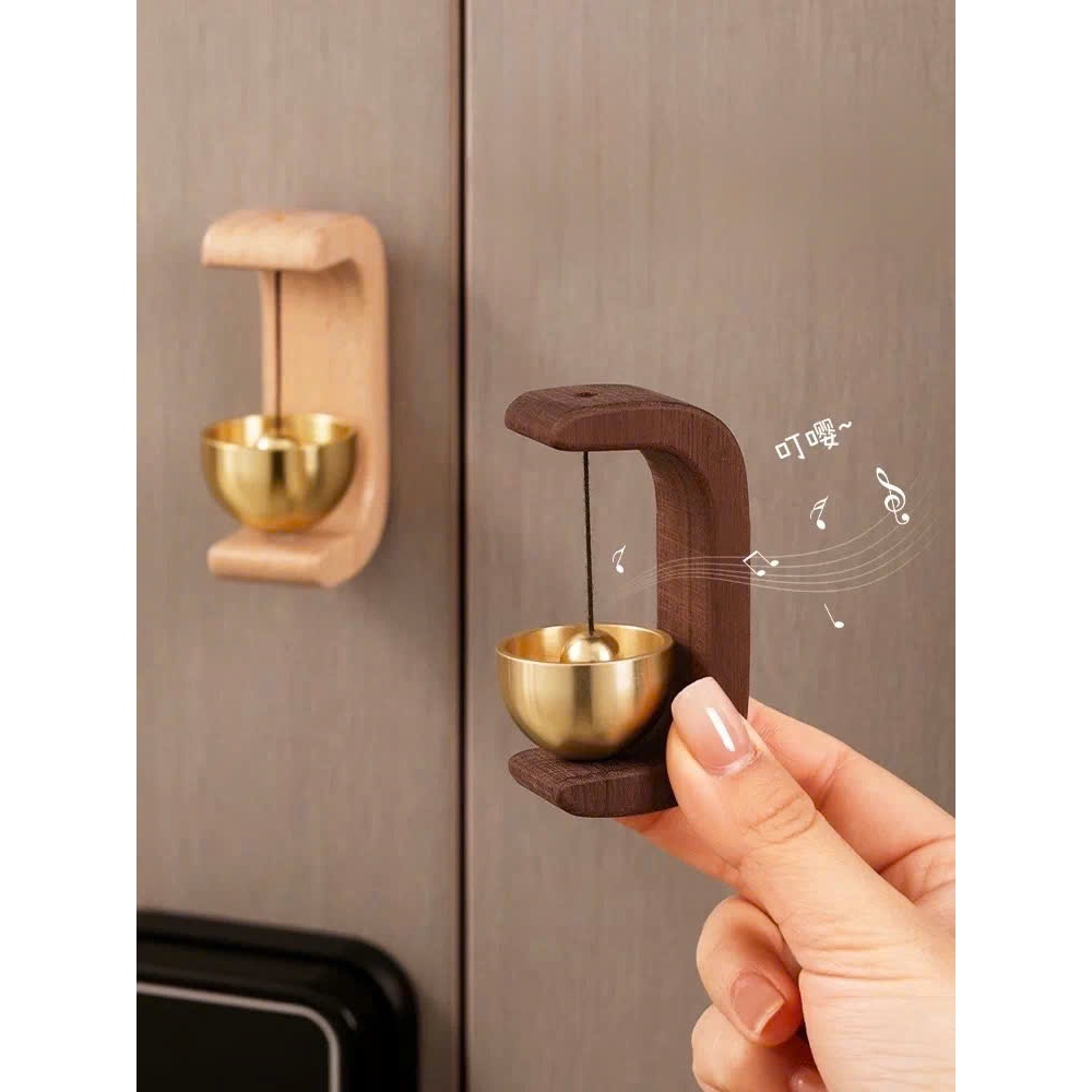 Chuông gió Thần Tài phù hợp quán ăn uống. Loại thần tài sẽ to và vang lớn hơn loại thườngi