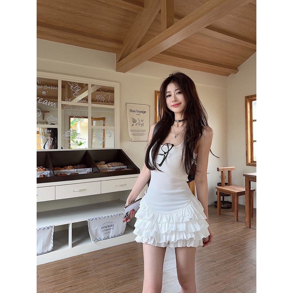 Váy hai dây nữ thu eo tôn dáng phong cách ngọt sexy, váy ngắn bèo tầng chic mặc mùa hè