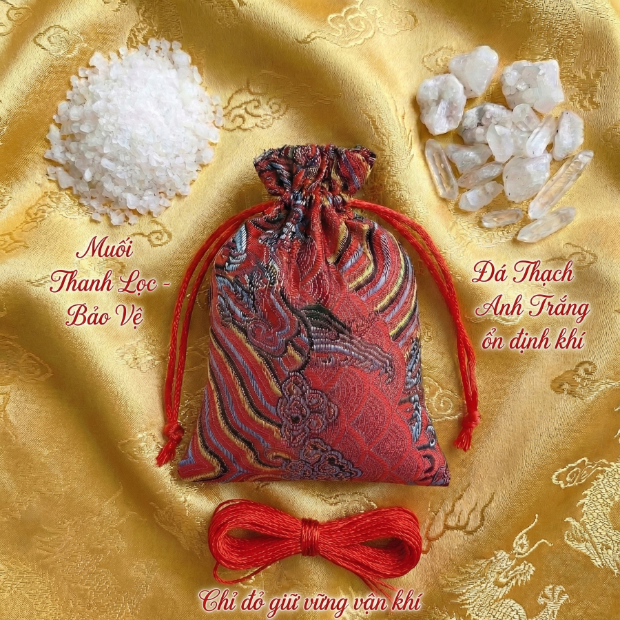 Túi gấm phong thủy, túi muối hồng Himalaya thanh tẩy kèm đá thạch anh, xu Âm Dương chiêu tài, hộ thân.