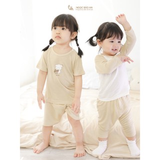 Honey (0-12M) Bộ quần áo cộc tay họa tiết đáng yêu chất Rayon mềm mịn, thoáng mát thấm hút mồ hôi.