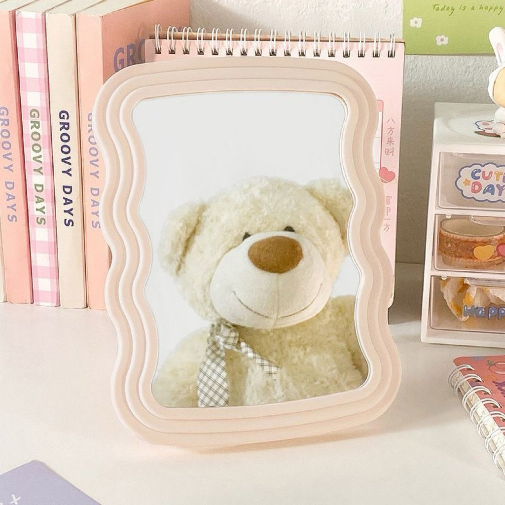 Gương Trang Điểm Để Bàn Dạng Sóng Hàn Quốc – Gương Cầm Tay Mini Viền Lượn Sóng Xinh Xắn, Gương Makeup Di Động Decor