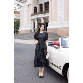 SWANLAKE | Váy Đầm Nữ Chất Vải Bố Chéo Chấm Bi Cổ Tròn Tay Ngắn Chiết Eo Đi Tiệc Công Sở D13463