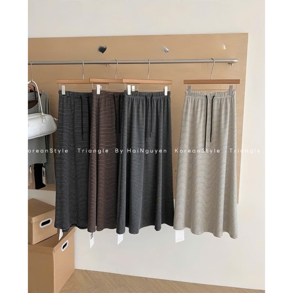 TRIANGLE - Velvet Skirt (Cân nhắc kỹ, return is not welcomed)- Chân váy nhung tăm style Hàn kẻ ngang cạp chun