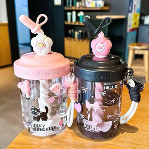 Bình đựng nước 650ml hoạ tiết nơ hoa kèm ống hút siêu xinh