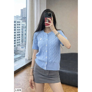 Áo len xanh thêu ngựa