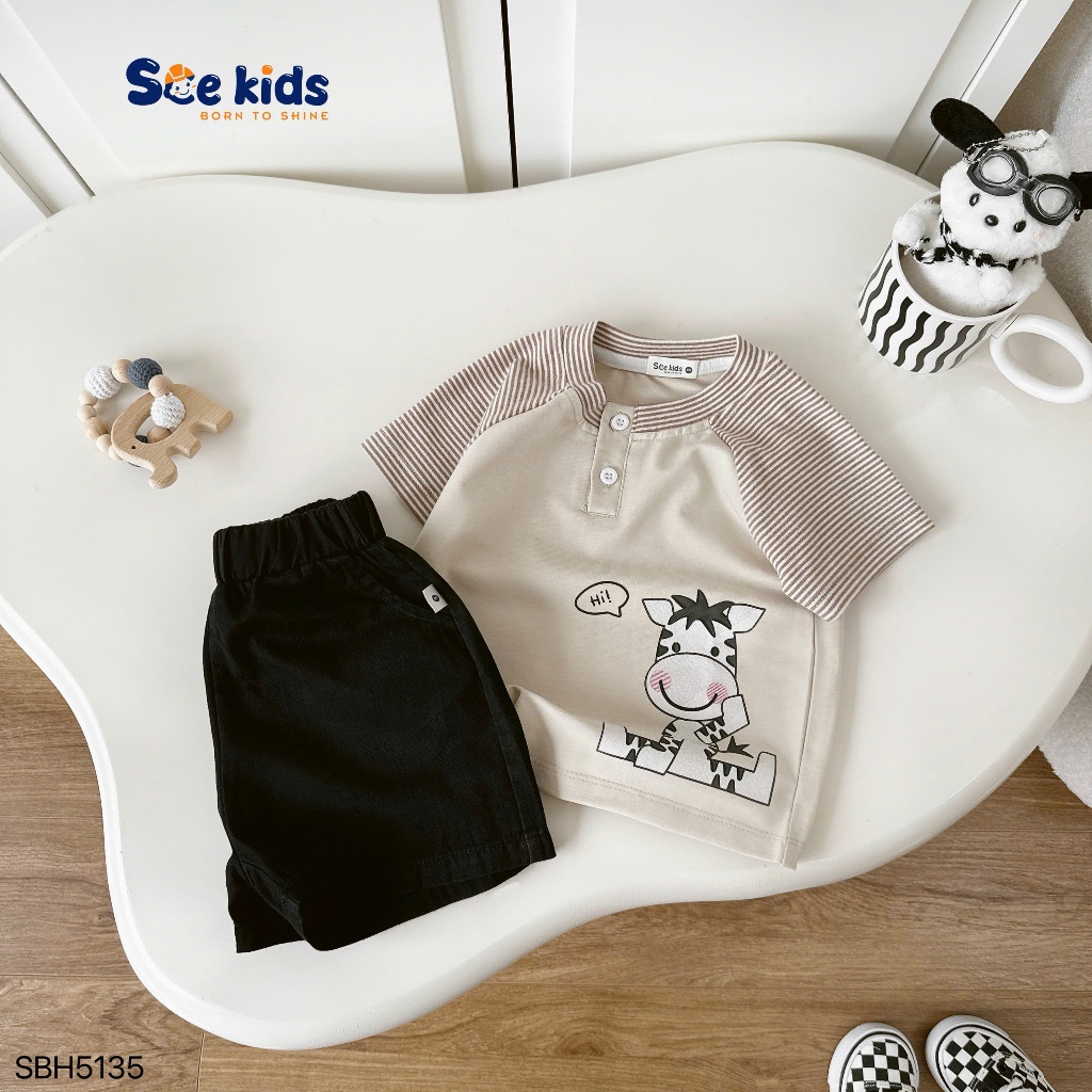 Bộ cotton in ngựa vằn thiết kế cổ trụ bé trai, set áo thun cổ trụ phối tay zaclang hình ngựa vằn
