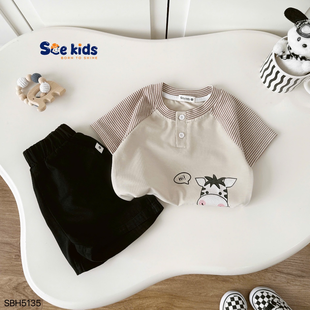 Bộ cotton in ngựa vằn thiết kế cổ trụ bé trai, set áo thun cổ trụ phối tay zaclang hình ngựa vằn