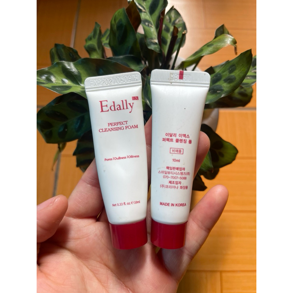 Quà Tặng Sữa Rửa Mặt Sạch Sâu Edally Ex Perfect Cleansing Foam Hàn Quốc, Tuýp 10ml tặng kèm gói makeup