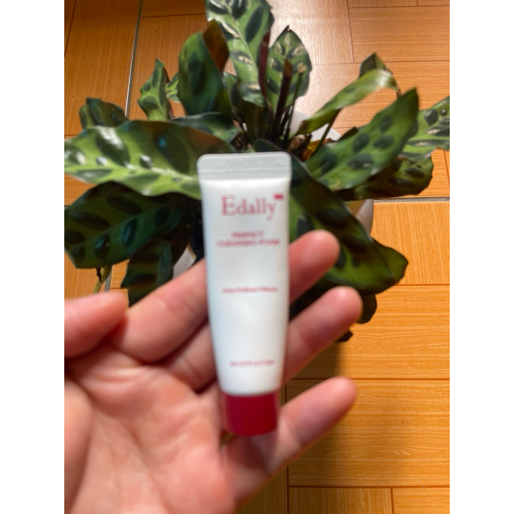 Quà Tặng Sữa Rửa Mặt Sạch Sâu Edally Ex Perfect Cleansing Foam Hàn Quốc, Tuýp 10ml tặng kèm gói makeup