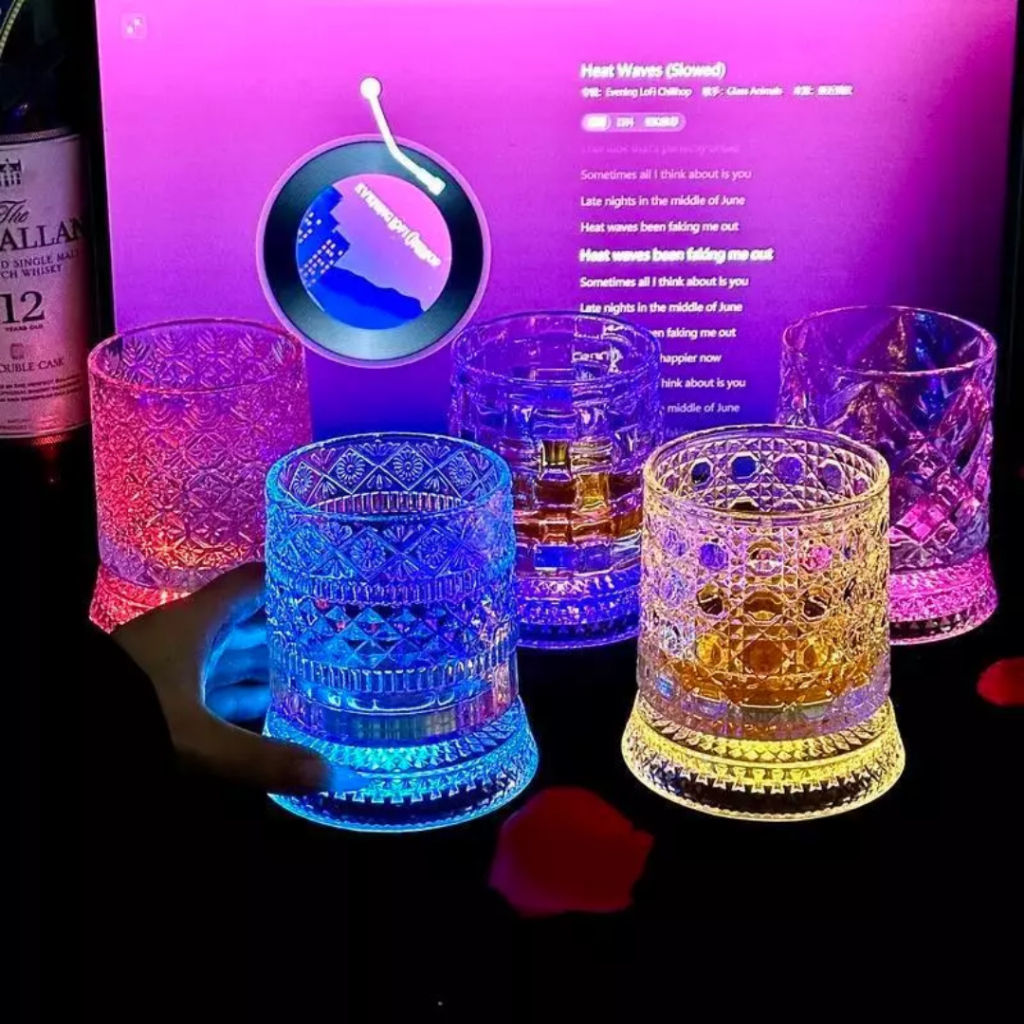 Cốc Thủy Tinh Họa Tiết Kim Cương Đế Xoay 360°, Ly Cao Cấp Chống Trượt, Decor Sang Trọng