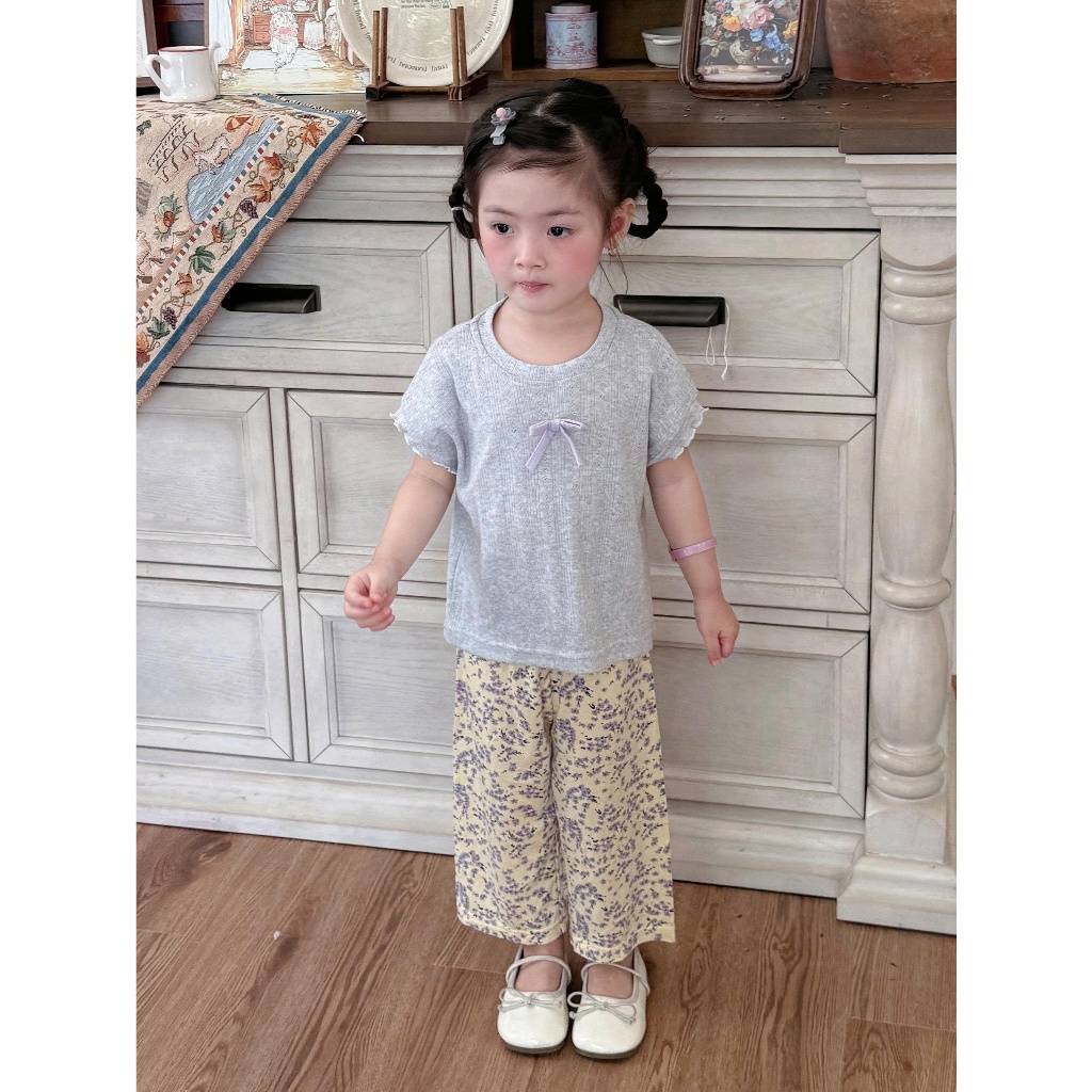 Set bộ cộc tay bé gái Miniumbaby đính nơ mix hoạ tiết dáng quần suông, chất cotton thoáng khí SB2397