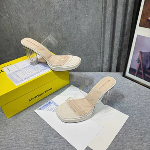 👠🕶️🎒👜…Guốc quai trong