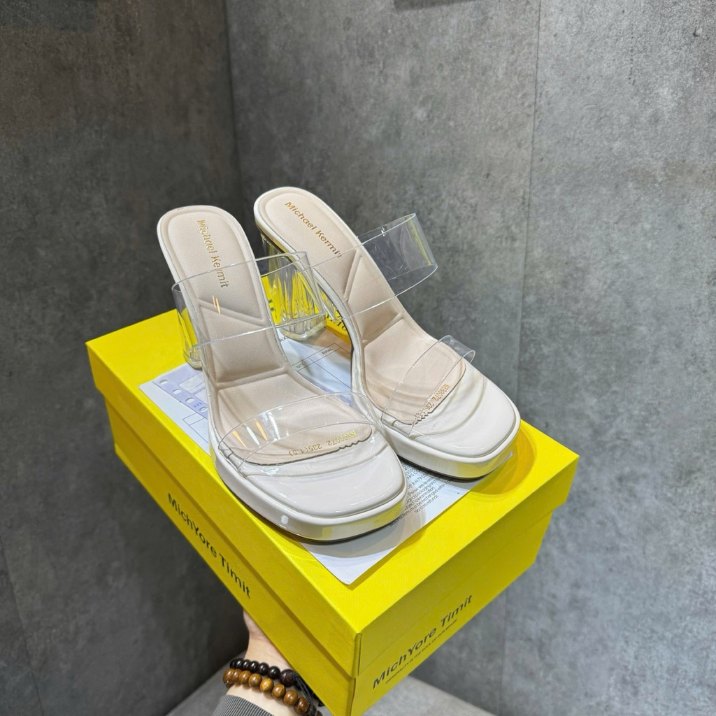 👠🕶️🎒👜…Guốc quai trong
