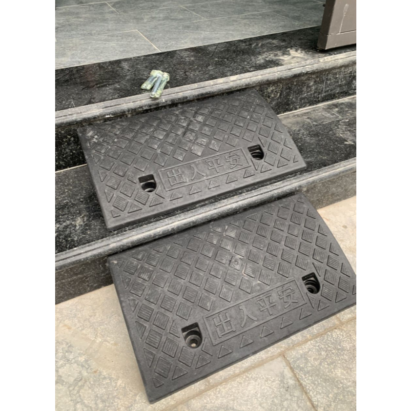 Cao 9cm (50x27x9) Dốc bục lên xuống, bậc cầu dắt xe ô tô, xe máy, cầu dắt xe, bục lên xuống xe, có lỗ chờ bắt ốc cố định
