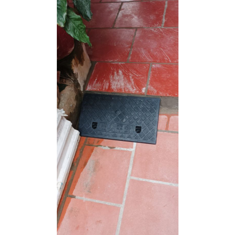 Cao 9cm (50x27x9) Dốc bục lên xuống, bậc cầu dắt xe ô tô, xe máy, cầu dắt xe, bục lên xuống xe, có lỗ chờ bắt ốc cố định