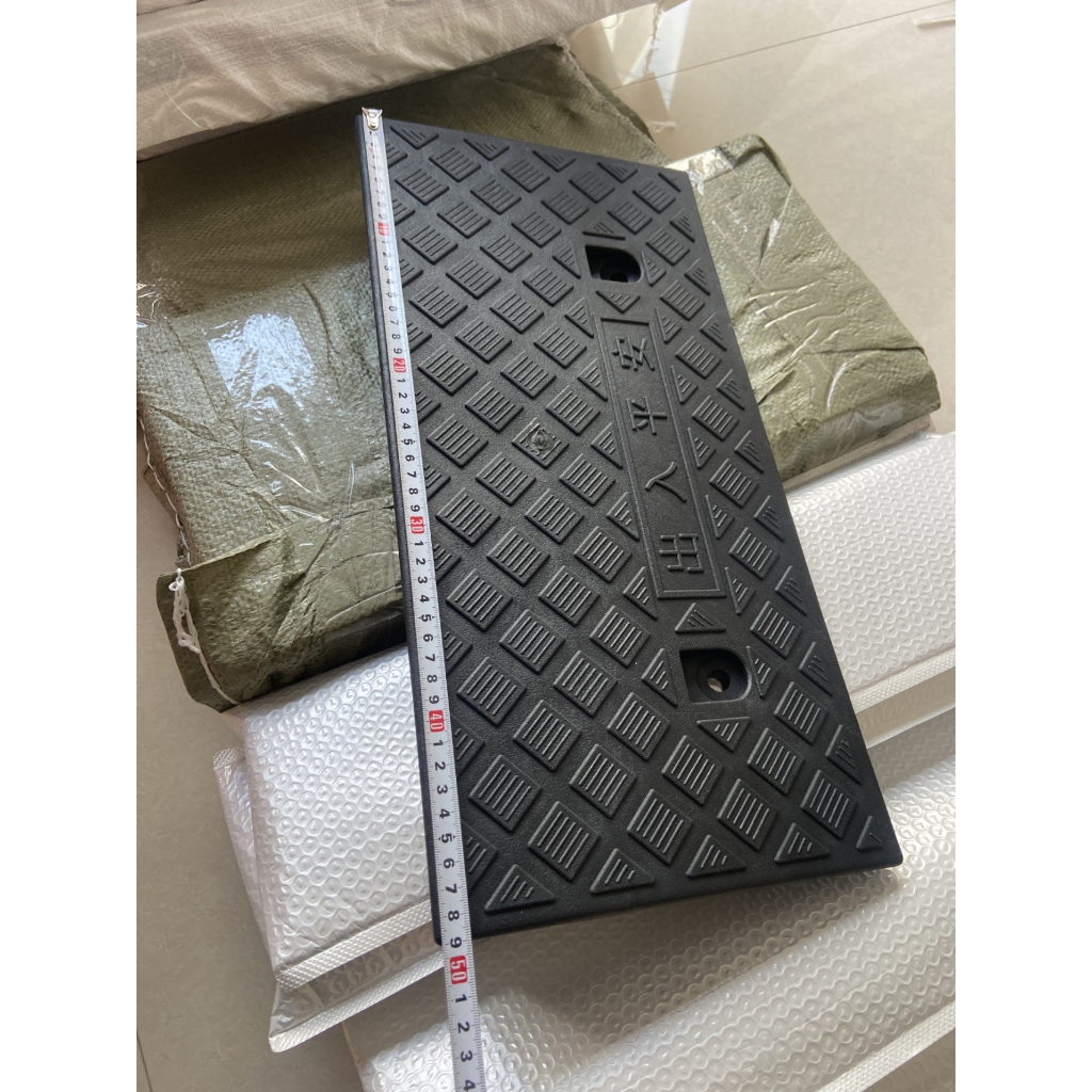 Cao 7 cm- ĐEN (50x24x7cm) Dốc bục lên xuống, bậc cầu dắt xe ôtô, xe máy, cầu dắt xe, bục lên xuống xe, có lỗ chờ bắt ốc