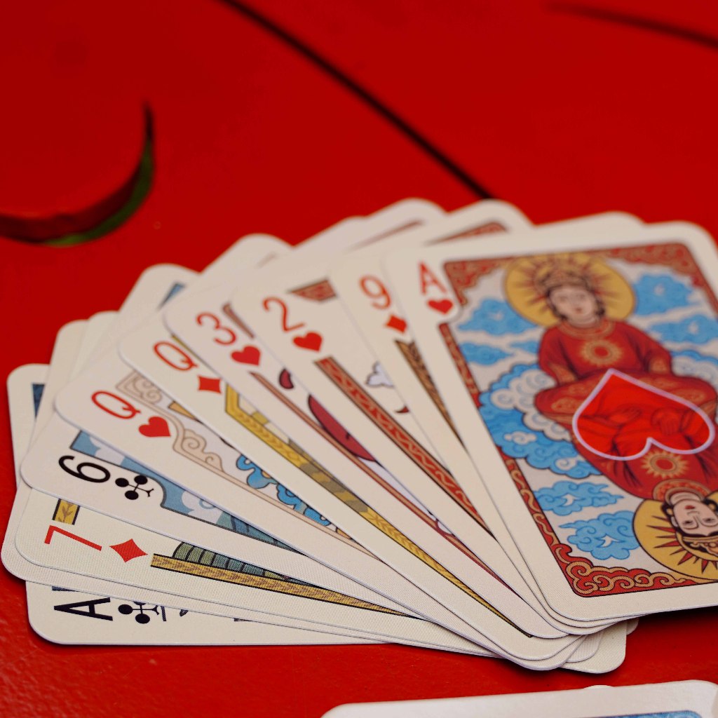 Bộ Bài "Tứ Phủ Linh Bài" - Thẻ Bài Giấy Cứng Cao Cấp "TẶNG 2 xu âm dương" Gamego