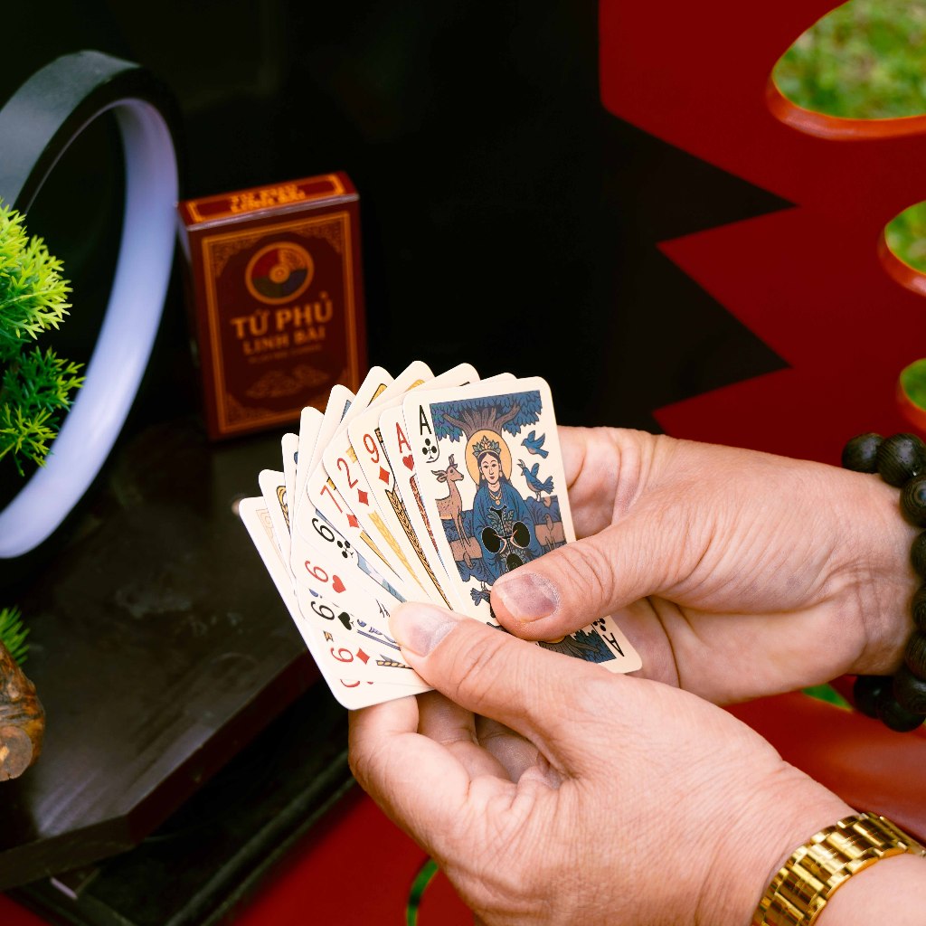 Bộ Bài "Tứ Phủ Linh Bài" - Thẻ Bài Giấy Cứng Cao Cấp "TẶNG 2 xu âm dương" Gamego
