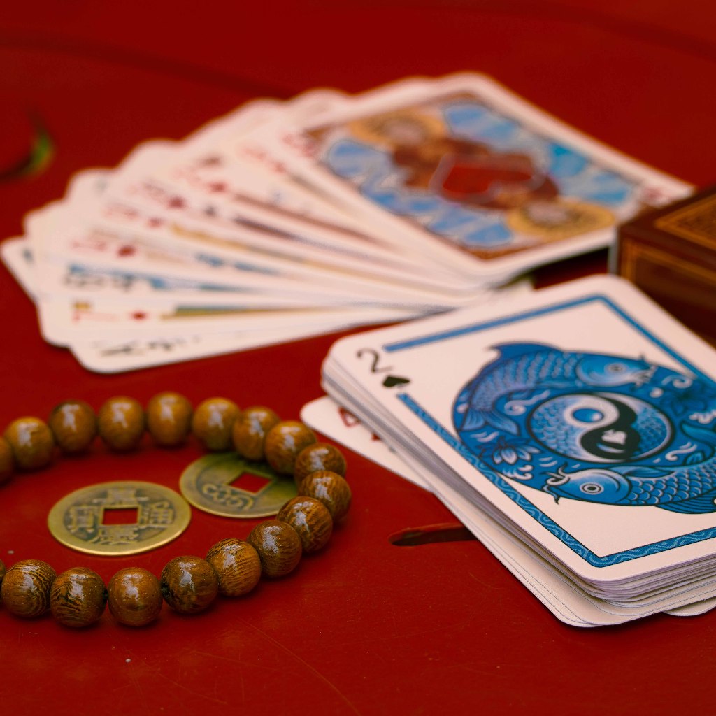 Bộ Bài "Tứ Phủ Linh Bài" - Thẻ Bài Giấy Cứng Cao Cấp "TẶNG 2 xu âm dương" Gamego