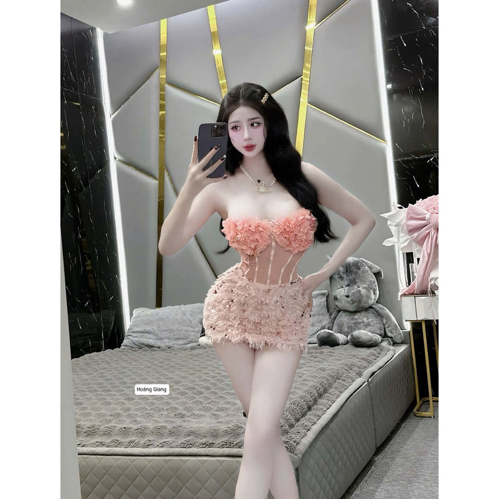 Đầm body đính hoa ngực lưới eo phối lông dáng ngắn tôn dáng