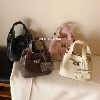 Túi Chio Charm Voi Dáng Giỏ Bucket Da Togo mềm Đeo Chéo