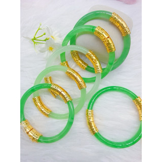 Các mẫu vòng tay có khóa mở, đá mầu xanh hàng cao cấp có hóa chốt. Trang sức phụ kiện dành cho nữ.