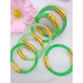 Các mẫu vòng tay có khóa mở, đá mầu xanh hàng cao cấp có hóa chốt. Trang sức phụ kiện dành cho nữ.