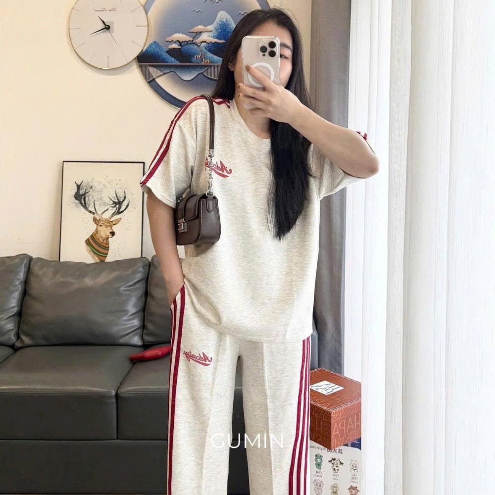 Set bộ nỉ GUMIN thiết kế phối sọc đỏ gồm áo thun cộc tay kèm quần suông rộng thêu chữ sang chảnh, Set bộ đồ nữ cá tính c