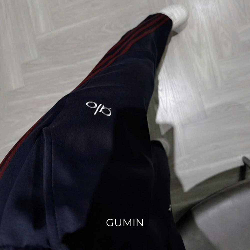 Set bộ đồ nữ GUMIN thiết kế áo cổ tym ngắn tay phối sọc kèm quần suông rộng sọc viền cá tính sang chảnh cao cấp