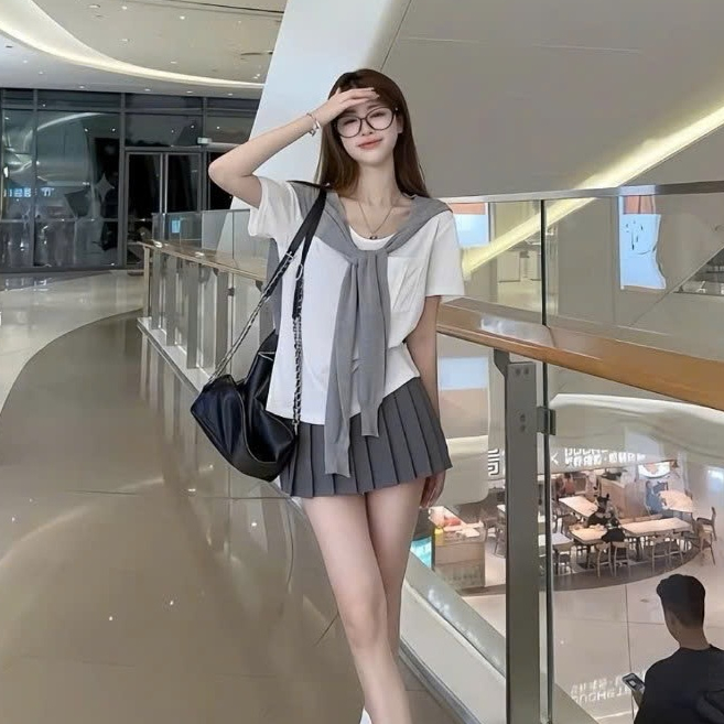 Sét Bộ 3 Món Tiểu Thư - Áo Thun Thuỷ Thủ Quàng Khăn Phối Kèm Chân Váy  Xếp Ly Xám Sang Chảnh
