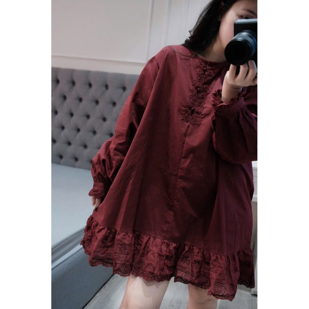 MIU.STUDIO • Áo váy babydoll dáng ngắn tay bồng đính khuy ngọc phối viền ren cao cấp , bầu bí bon chen thoải mái