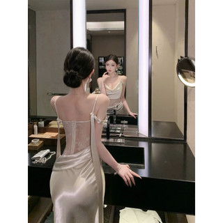 Váy lụa hai dây dáng dài đuôi cá eo phối ren xuyên thấu phong cách sang chảnh