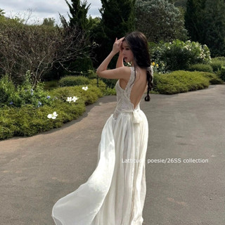 Đầm maxi hai dây bản to phối ren hở lưng thắt nơ phong cách tiểu thư