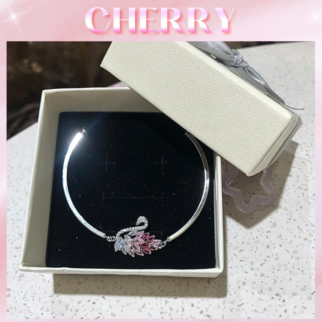 Vòng tay nữ thiên nga CHERRY Jewelry không gỉ , Lắc tay nữ SWAN đá hồng lấp lánh ( Kèm hộp + thiệp )