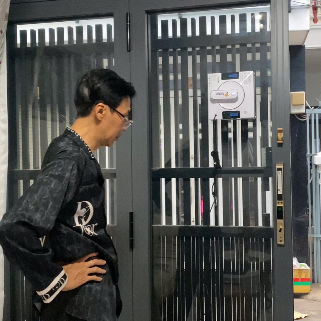 Robot lau kính cao cấp Tahawa Nhật Bản TH-YW530- Hệ thống phun nước 4 vòi đa hướng -Phiên Bản Nâng Cấp 2026