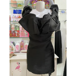váy trẽ vai hoặc mặc như hình size S