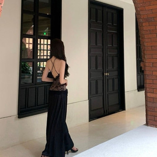 Đầm maxi cổ yếm viền ren hở lưng ôm eo tôn dáng gợi cảm