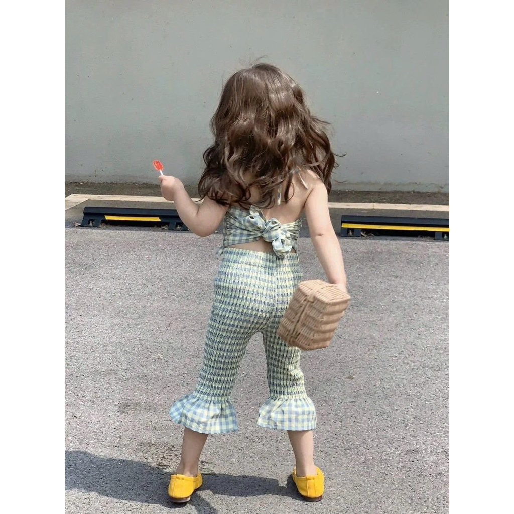(Order) Bộ quần áo yếm buộc lưng sau quần ống loe vải mỏng nhăn chun mùa hè dành cho bé gái