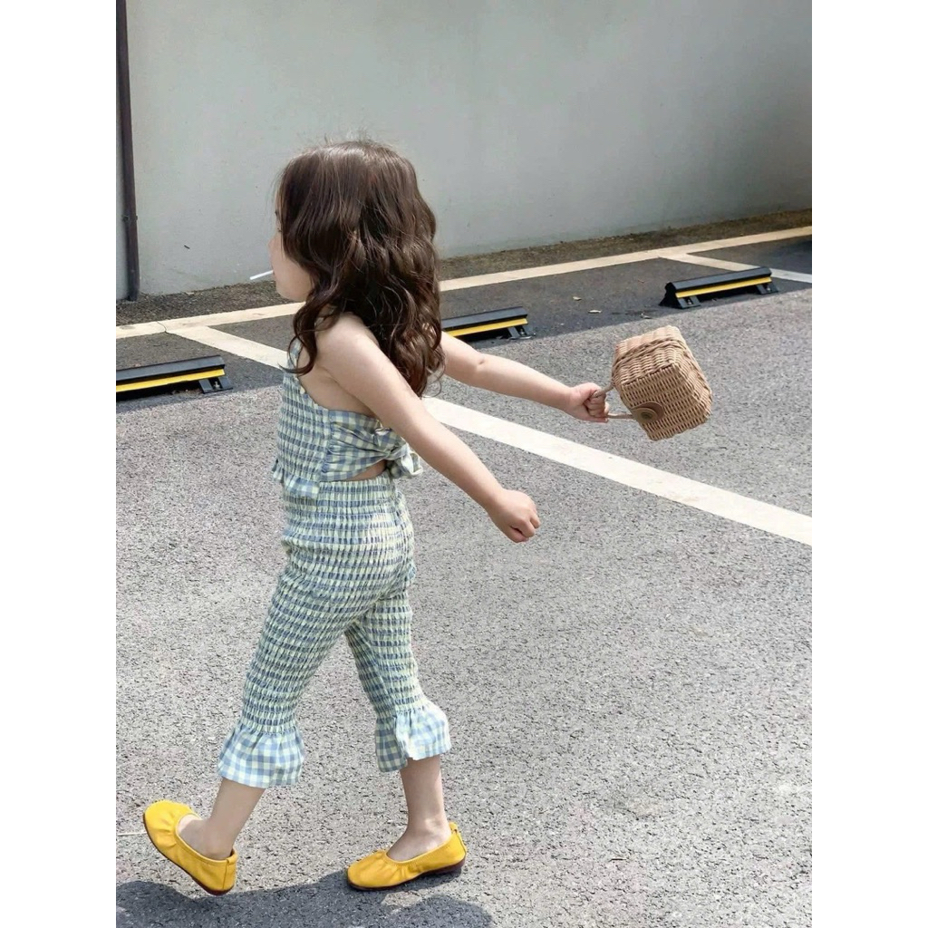 (Order) Bộ quần áo yếm buộc lưng sau quần ống loe vải mỏng nhăn chun mùa hè dành cho bé gái