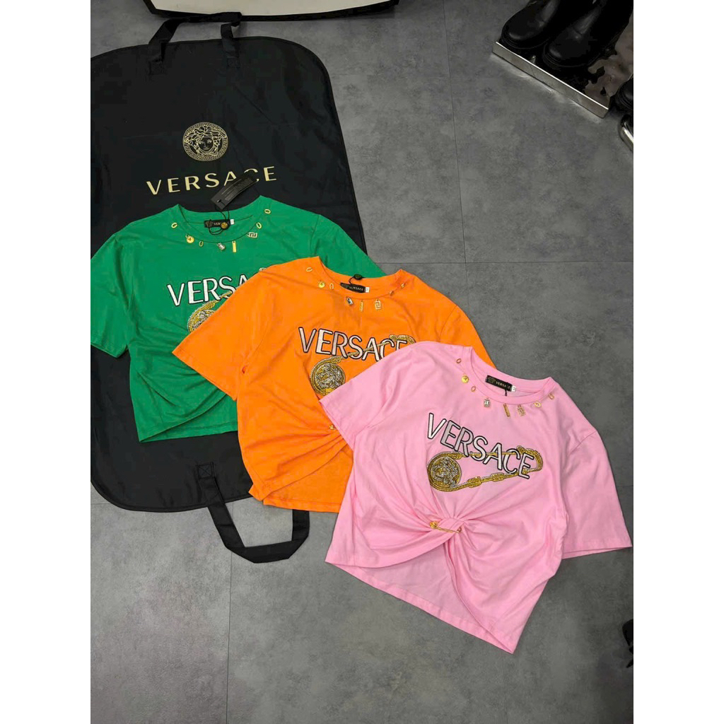 Set áo croptop đính charm cổ và váy quần nút siêu cấp