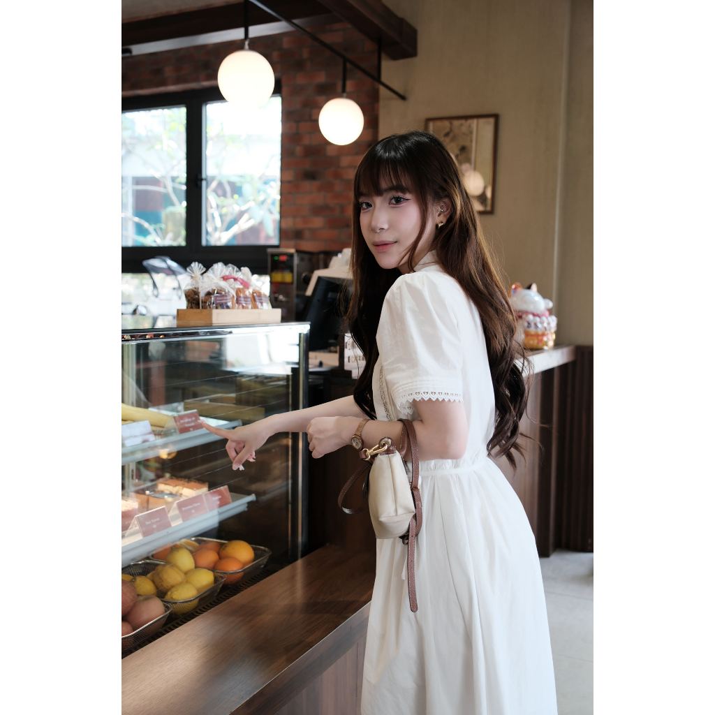 Đầm maxi Chililuu váy maxi dáng dài cổ sen tròn tay phối ren thanh lịch phong cách Hàn Quốc.