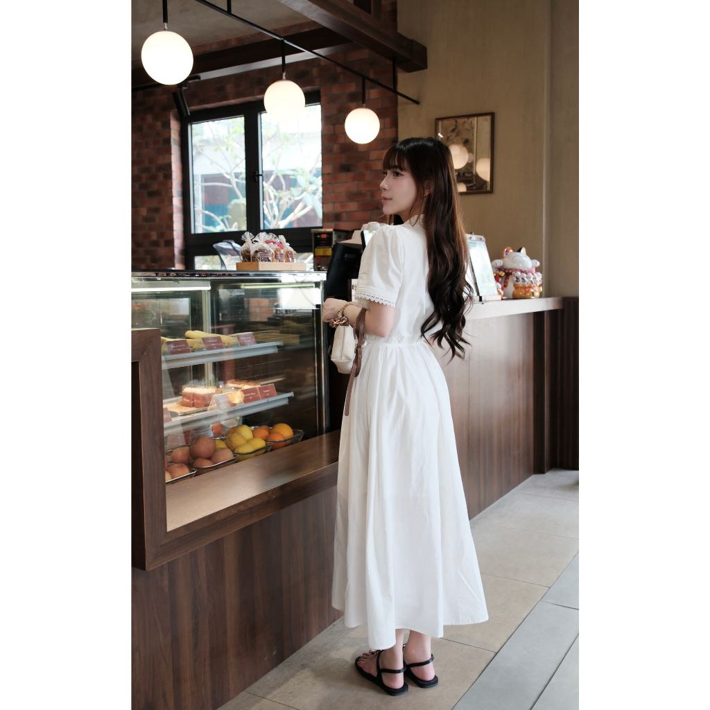 Đầm maxi Chililuu váy maxi dáng dài cổ sen tròn tay phối ren thanh lịch phong cách Hàn Quốc.
