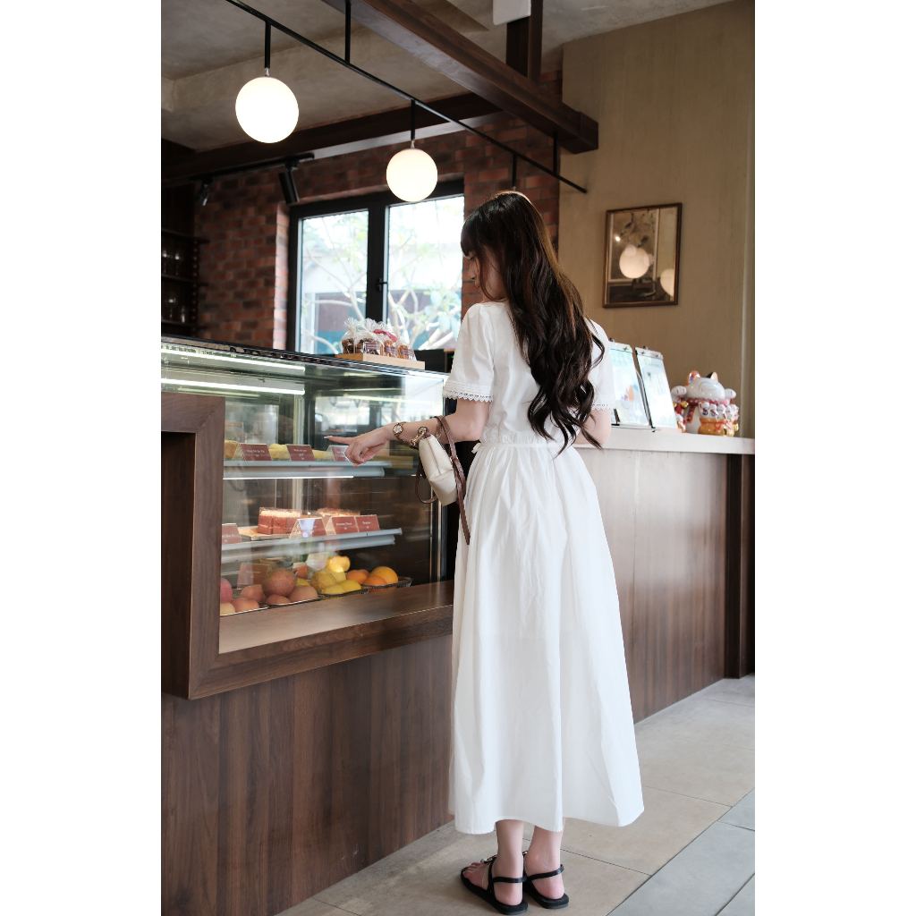 Đầm maxi Chililuu váy maxi dáng dài cổ sen tròn tay phối ren thanh lịch phong cách Hàn Quốc.