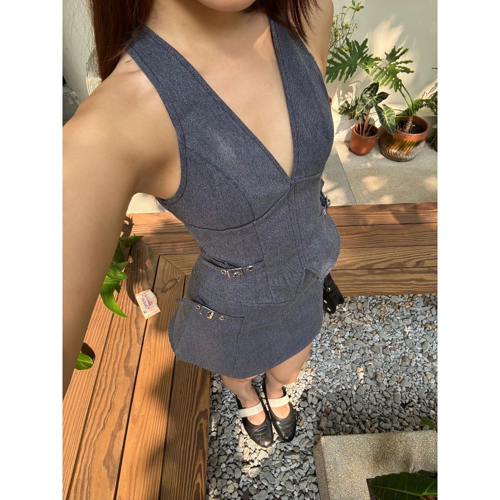 Set Nữ TEEGAR Áo Gile Cổ V Phối Chân Váy A Cá Tính SECODEE