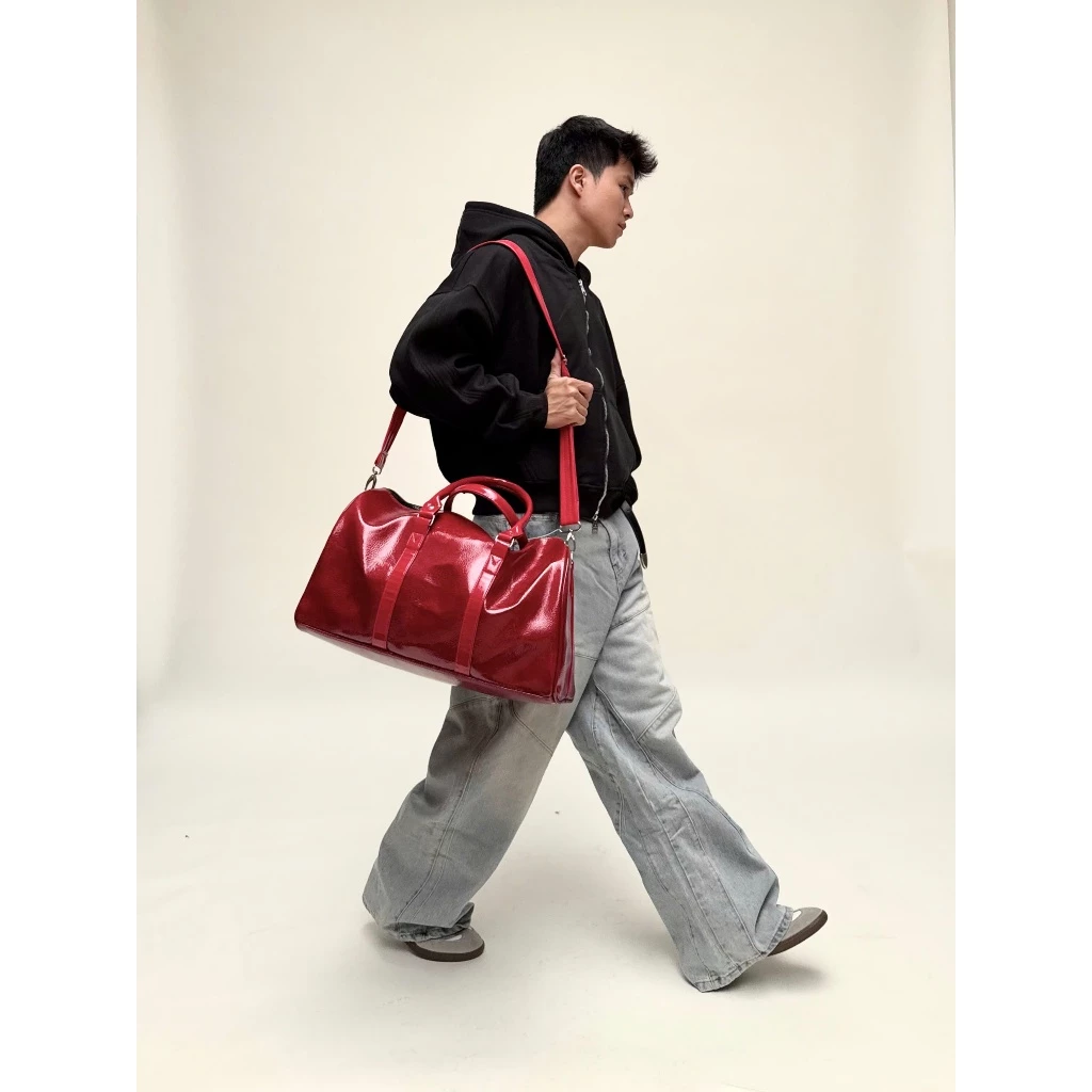Túi Da MMESTLINE "TRAVEL DUFFEL" BAG Chất Liệu Da PU Bóng Dày Có Dây Quai Đeo Chéo image 3