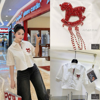 Áo sơ mi thô cổ đức cộc tay đính charm ngựa bập bênh màu đỏ #3318