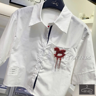 Áo sơ mi thô cổ đức cộc tay đính charm ngựa bập bênh màu đỏ #3318